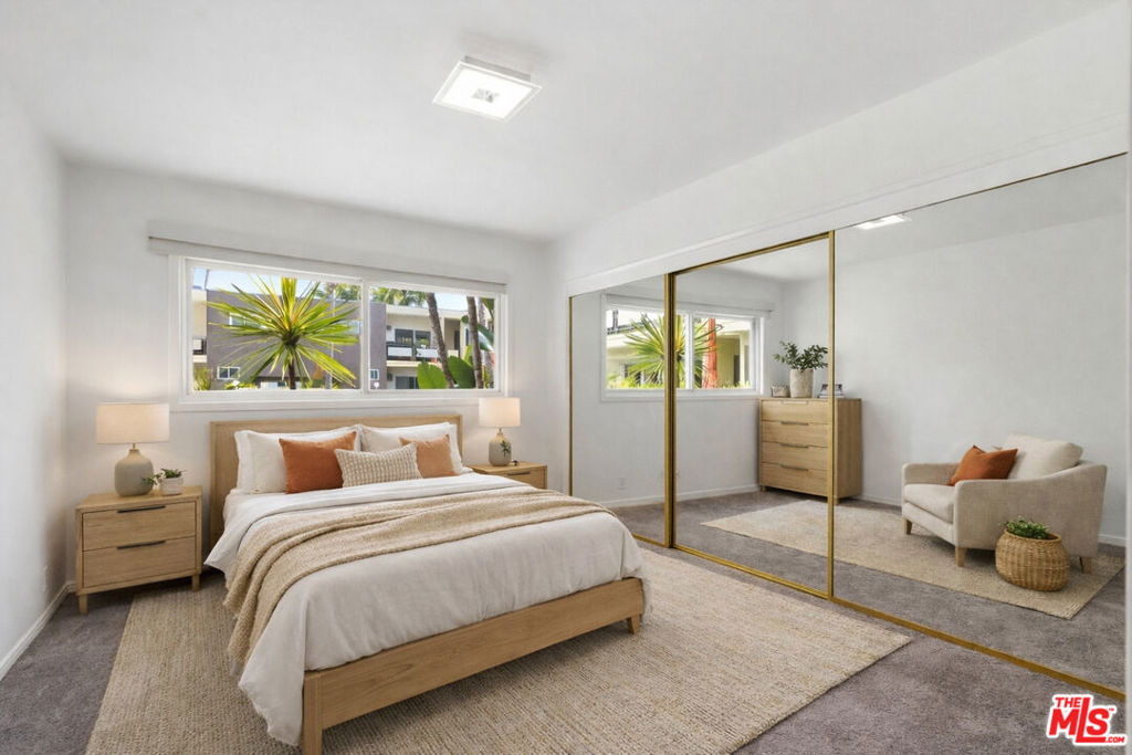 1233 N Laurel Avenue - Photo 3