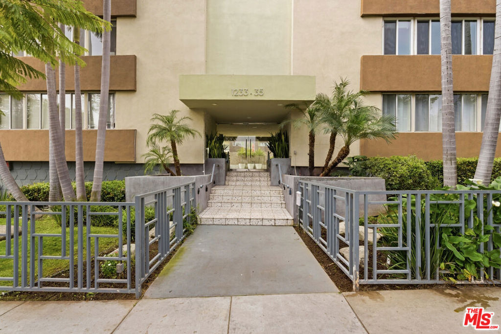 1233 N Laurel Avenue - Photo 9