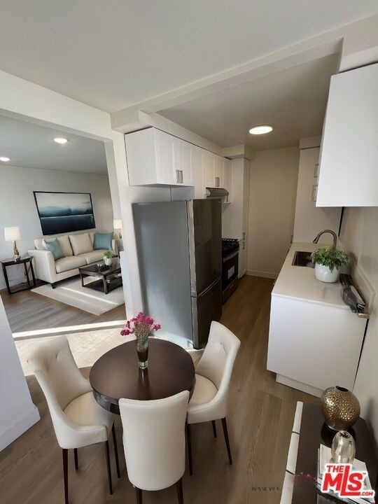11938 Goshen Avenue - Photo 2