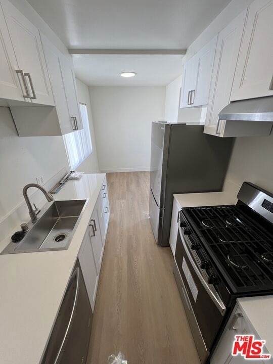 11938 Goshen Avenue - Photo 3