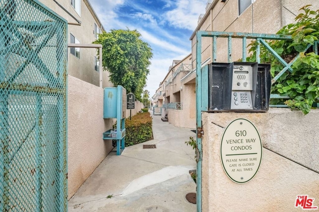 610 Venice Way - Photo 1