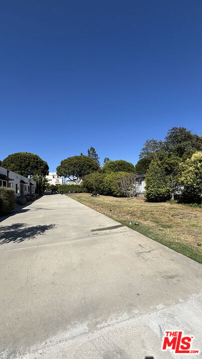 2437 Centinela Avenue - Photo 11