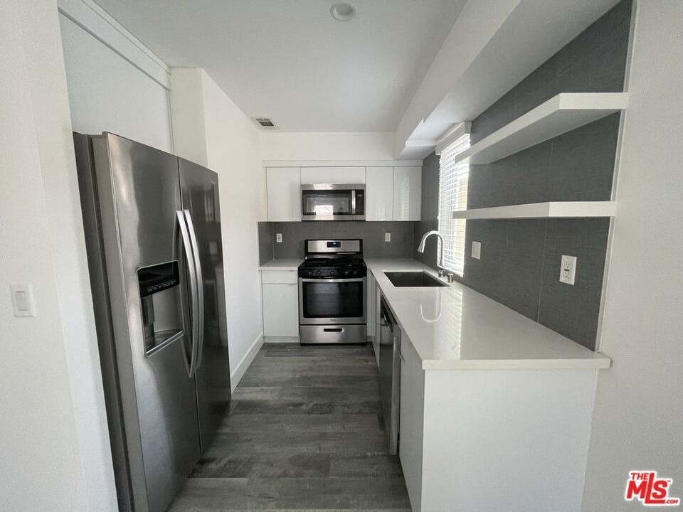 6226 Lexington Avenue - Photo 2
