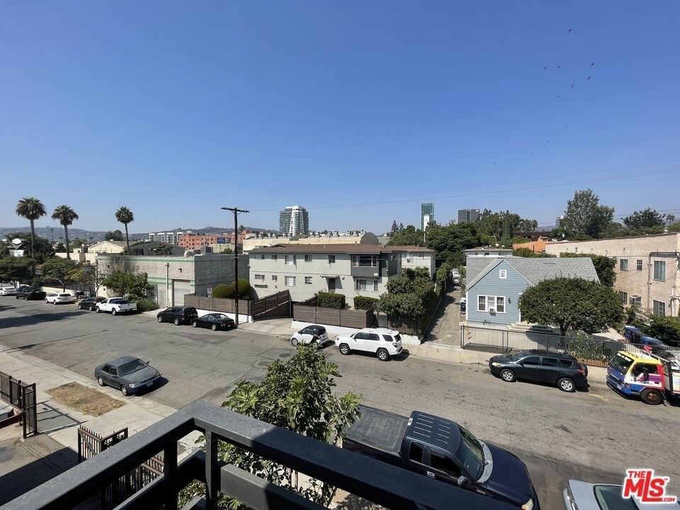 6226 Lexington Avenue - Photo 9