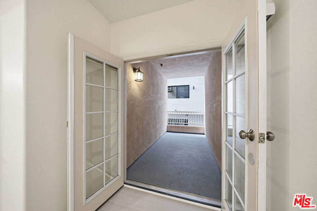 1037 S Fedora Street - Photo 4