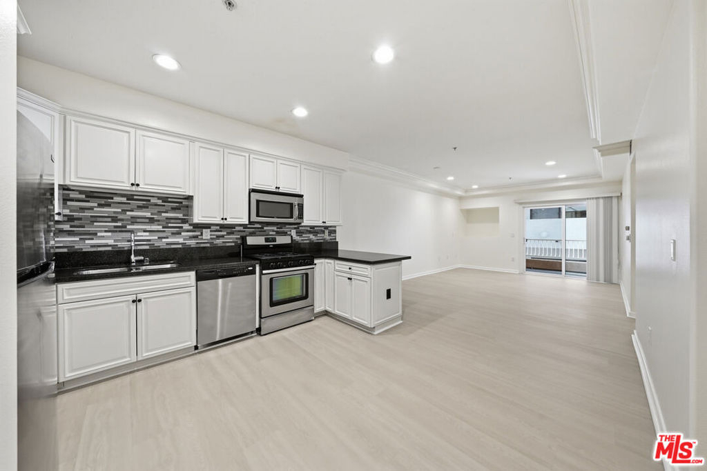 1037 S Fedora Street - Photo 2