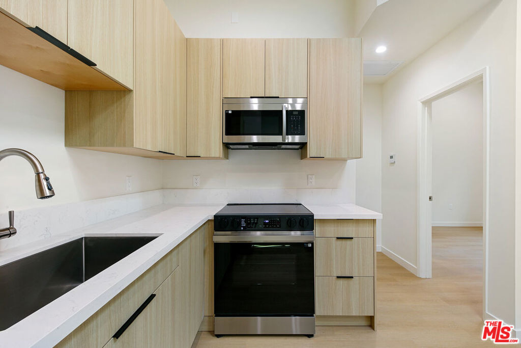 954 N San Vicente Boulevard - Photo 4