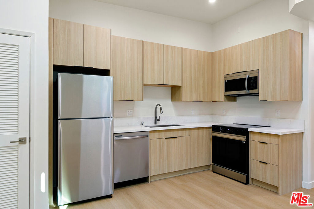 954 N San Vicente Boulevard - Photo 3