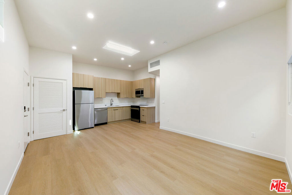 954 N San Vicente Boulevard - Photo 5