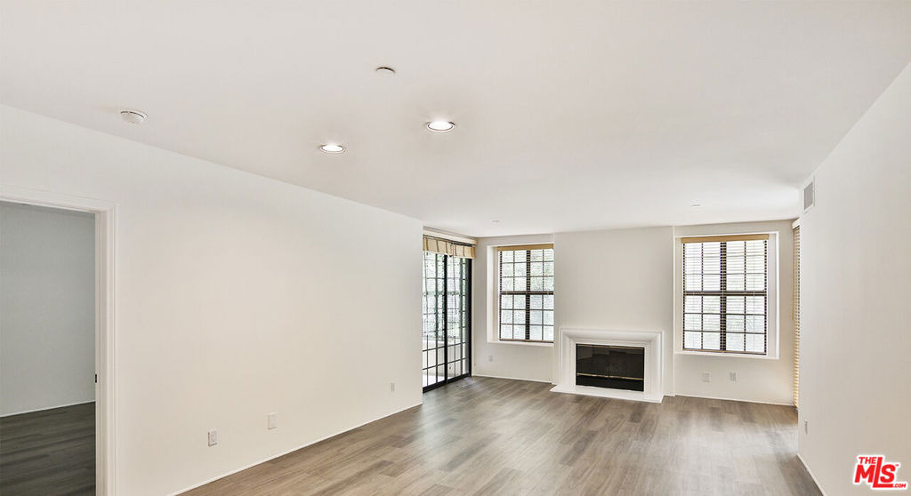 555 S Barrington Avenue - Photo 13
