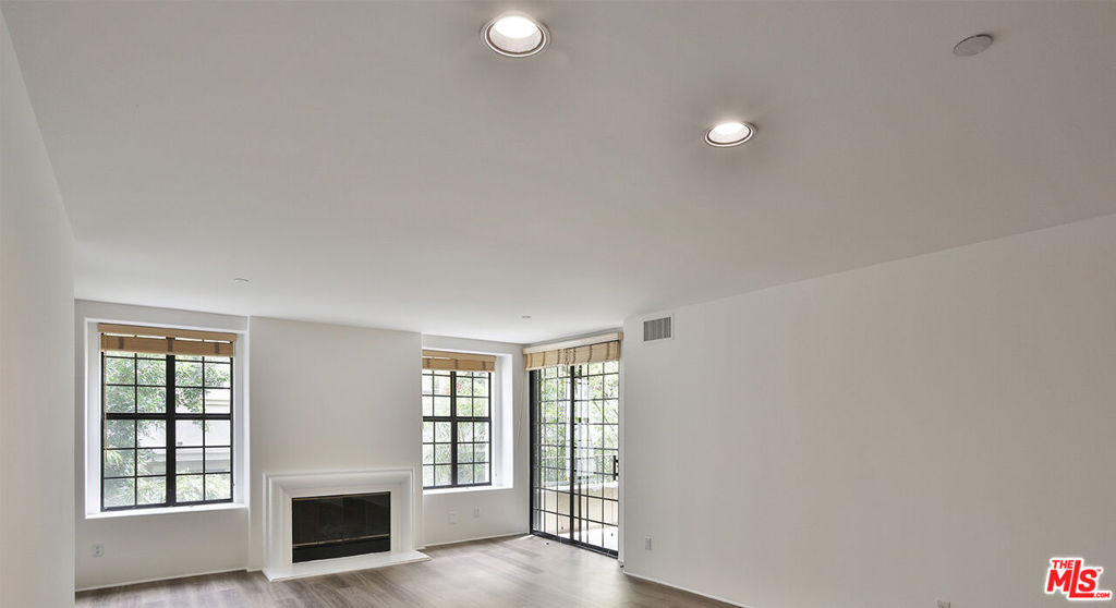 555 S Barrington Avenue - Photo 7