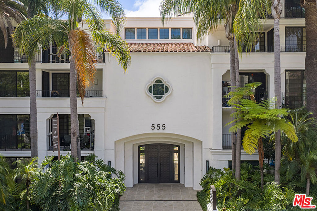 555 S Barrington Avenue - Photo 34