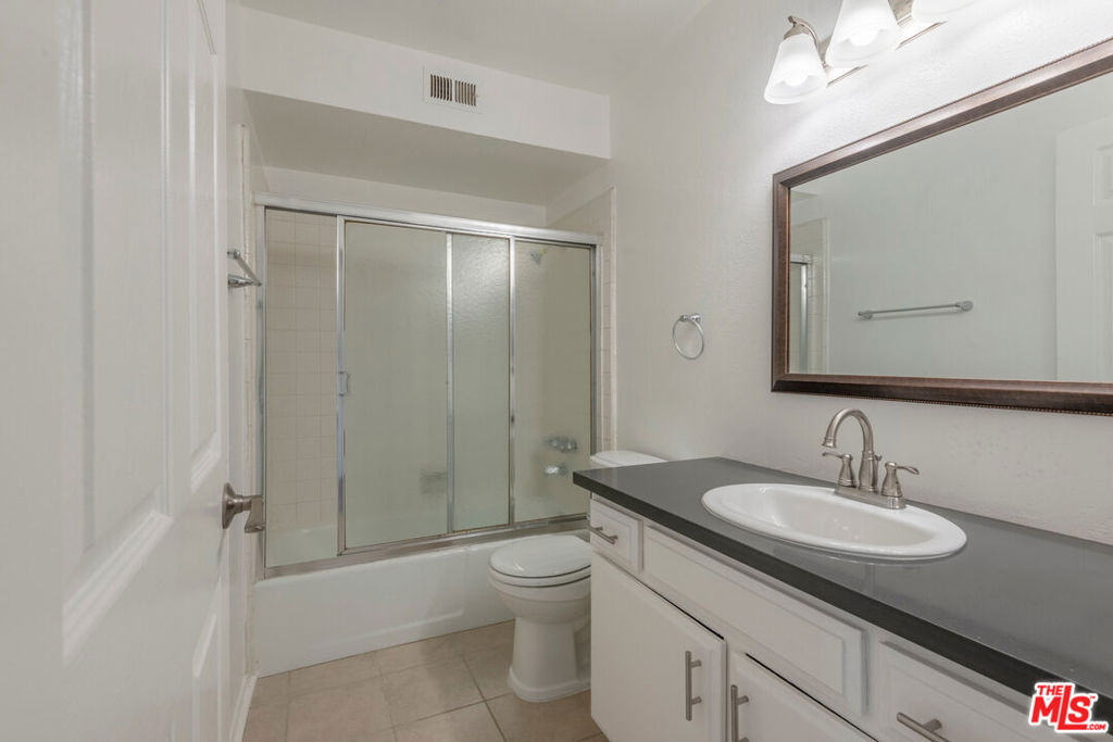 11701 Oxnard Street - Photo 9