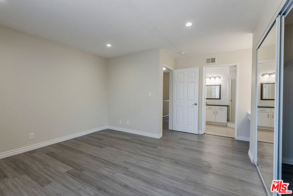 11701 Oxnard Street - Photo 5