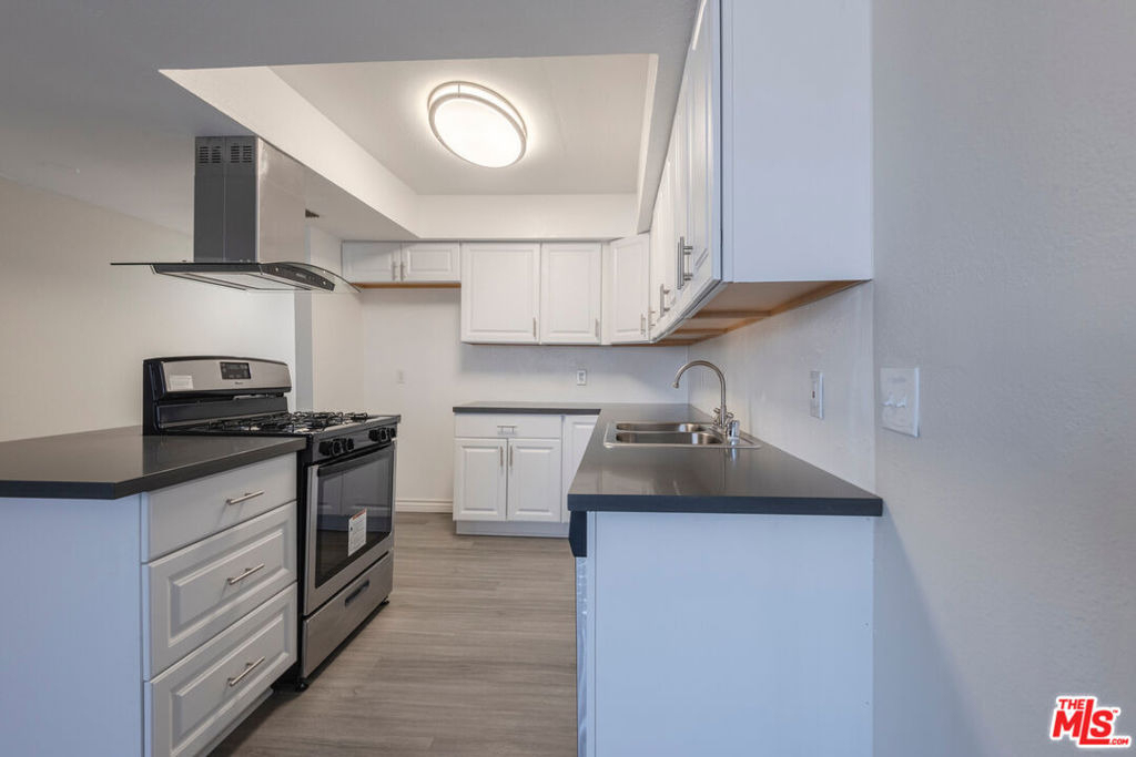 11701 Oxnard Street - Photo 4