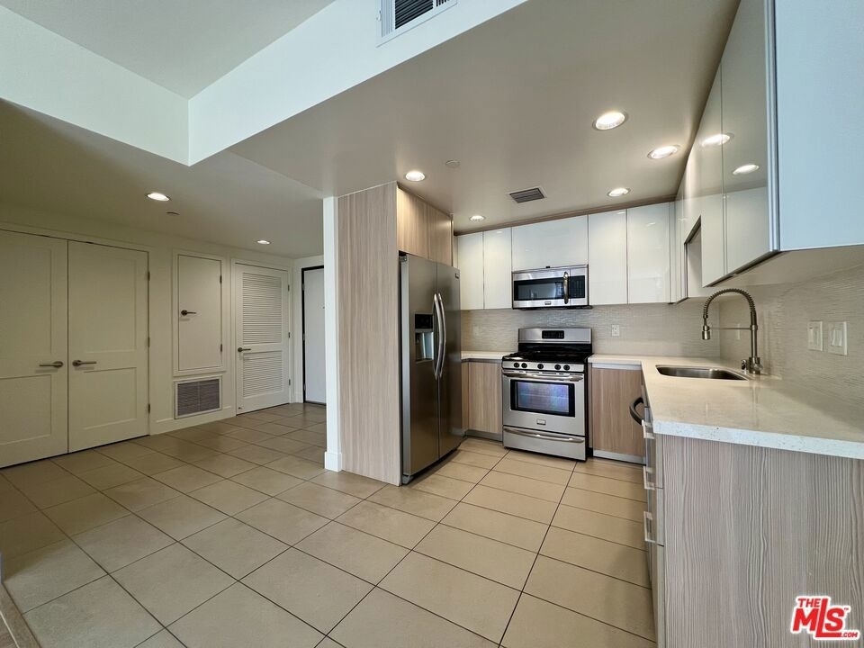 11715 W Bellagio Road - Photo 3