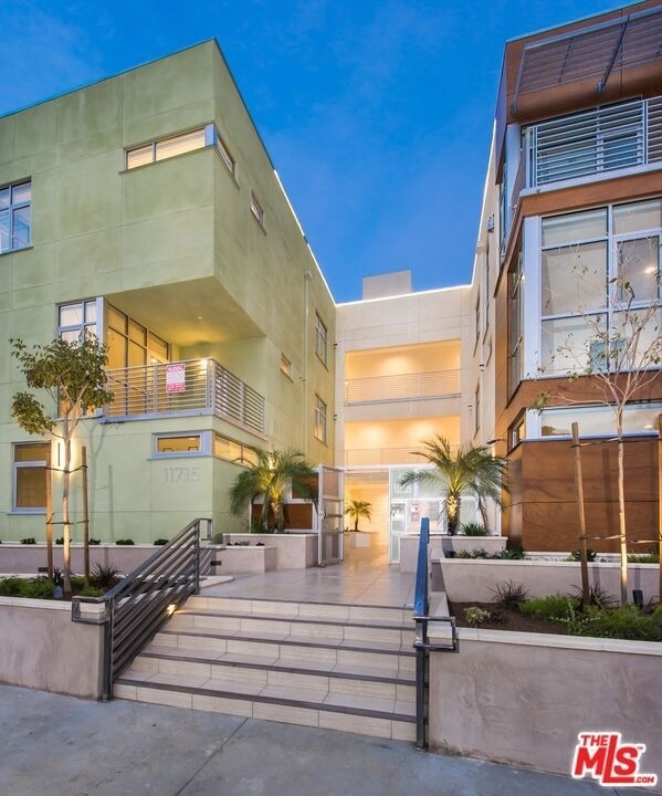11715 W Bellagio Road - Photo 18