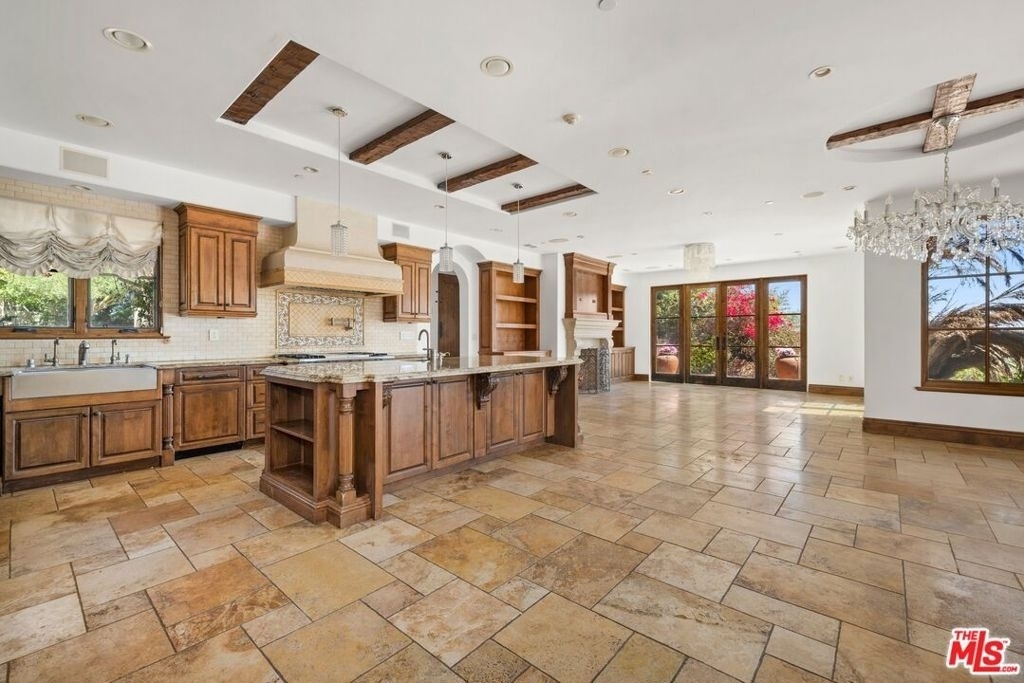 1111 Stradella Road - Photo 7