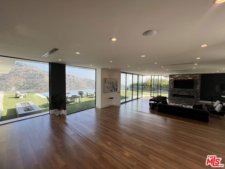 2110 Hercules Drive - Photo 3