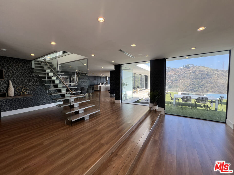2110 Hercules Drive - Photo 3