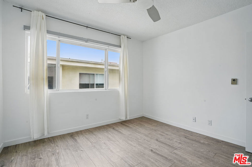930 3rd Street - Photo 28