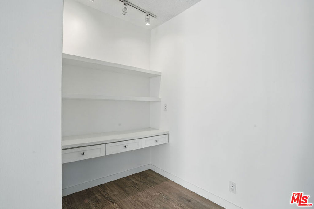 930 3rd Street - Photo 32