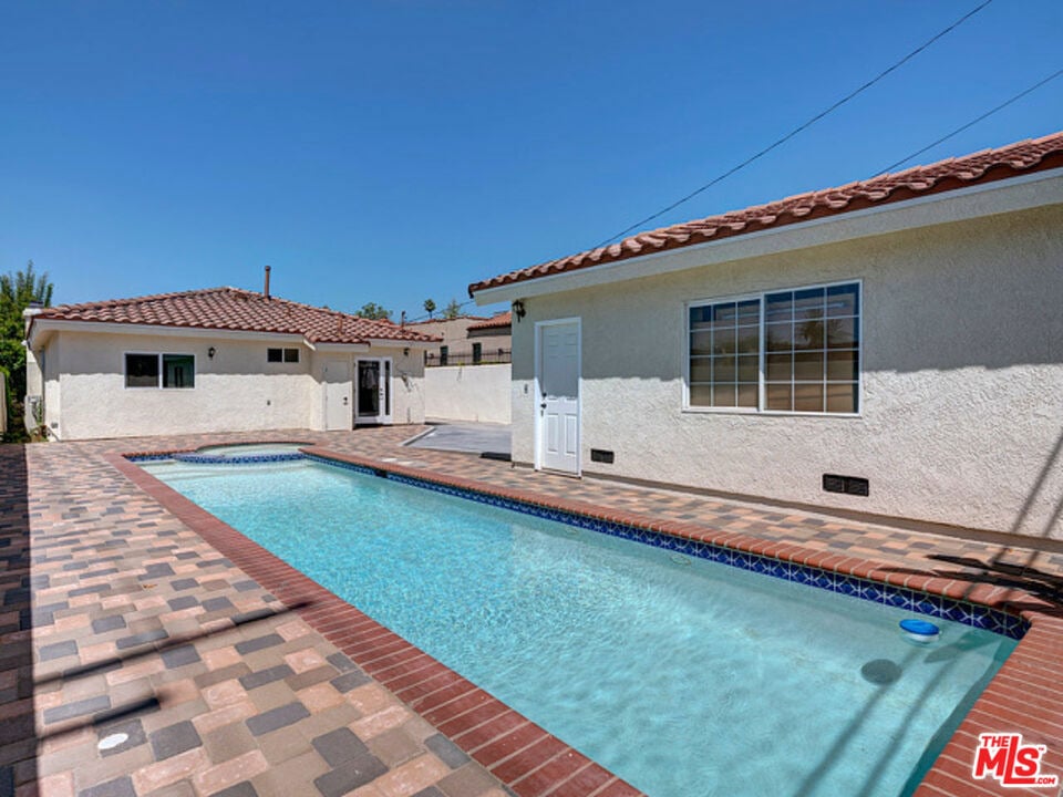 712 N Vista Street - Photo 2