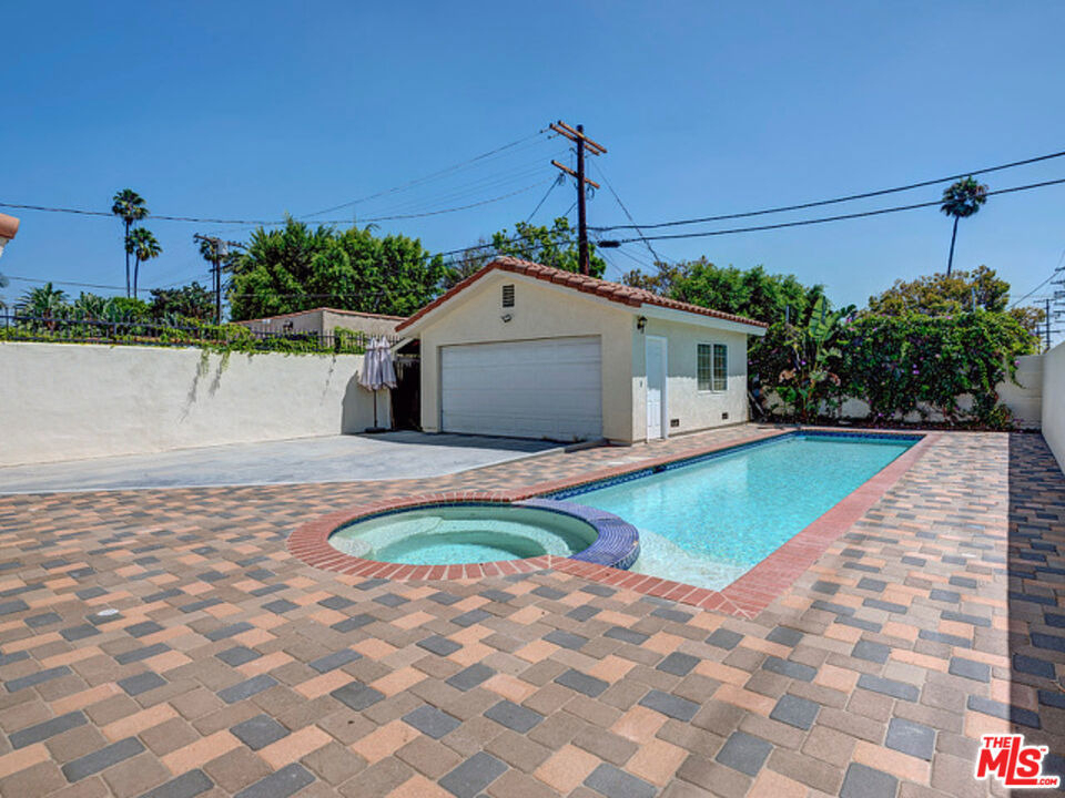 712 N Vista Street - Photo 1
