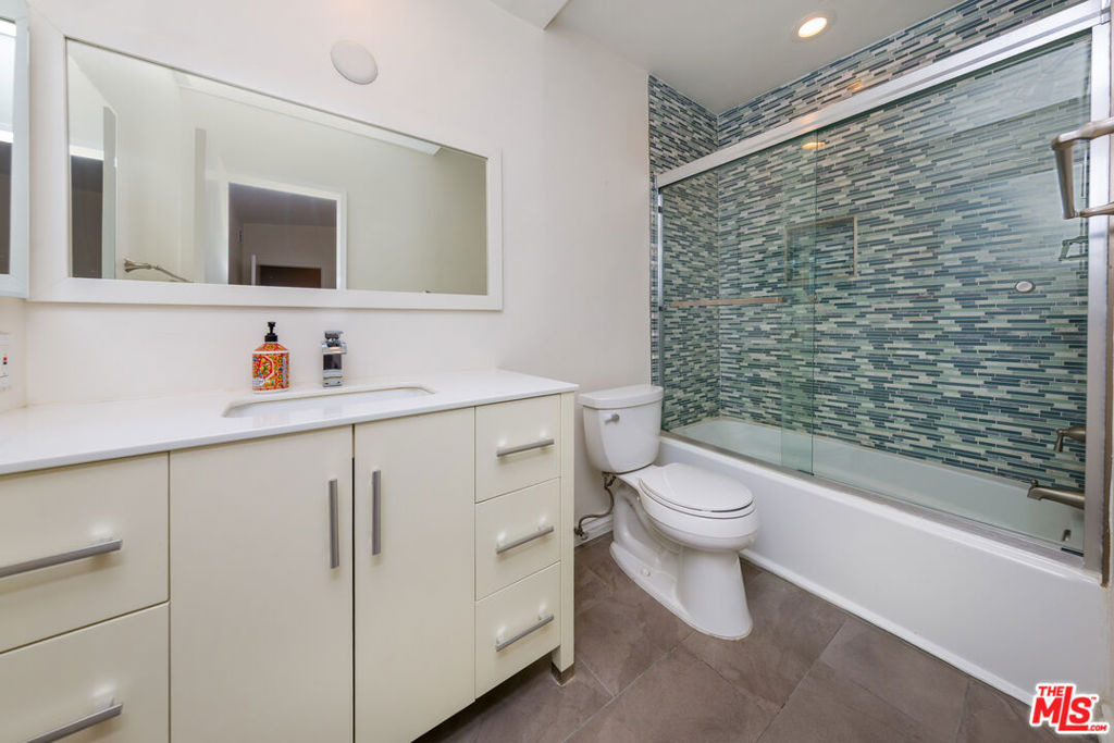 5848 Hazeltine Avenue - Photo 7