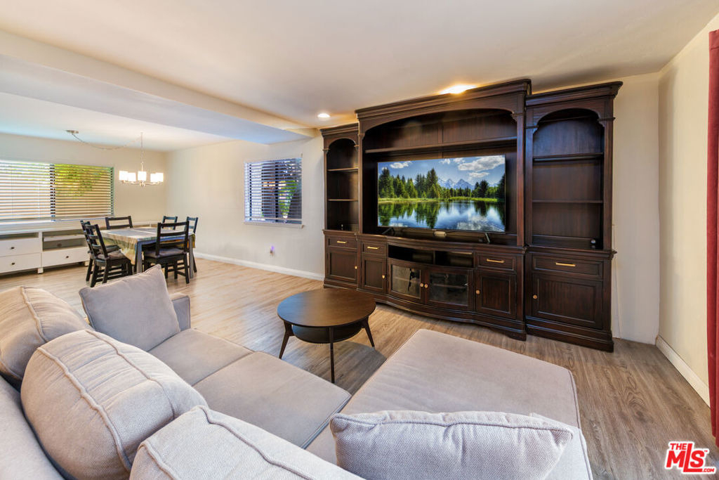 5848 Hazeltine Avenue - Photo 2