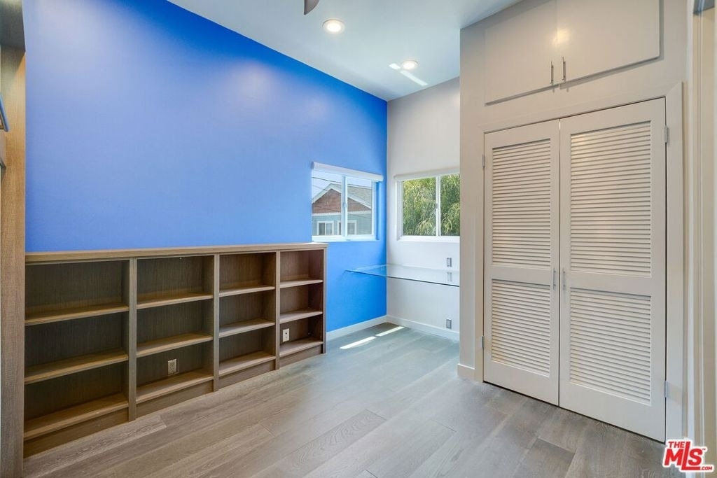 929 Dickson Street - Photo 18