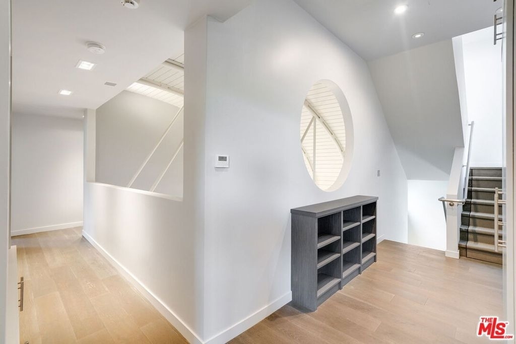 929 Dickson Street - Photo 11