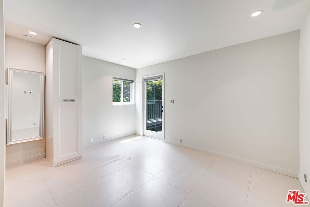 929 Dickson Street - Photo 24