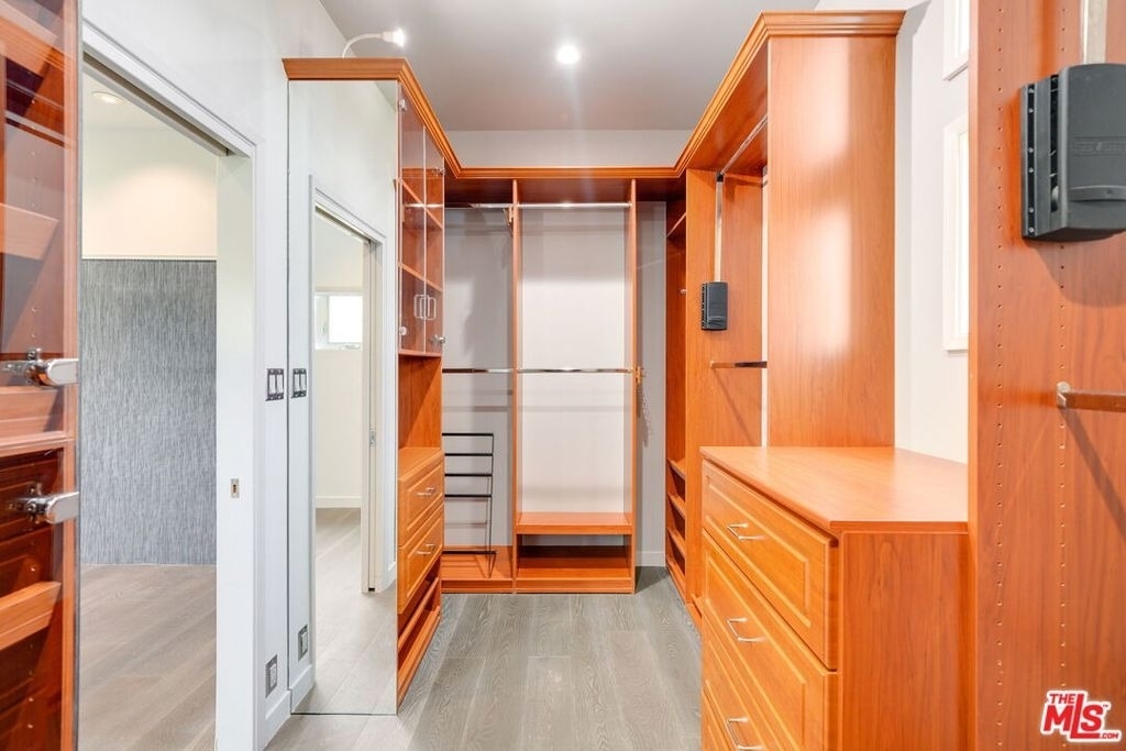 929 Dickson Street - Photo 16
