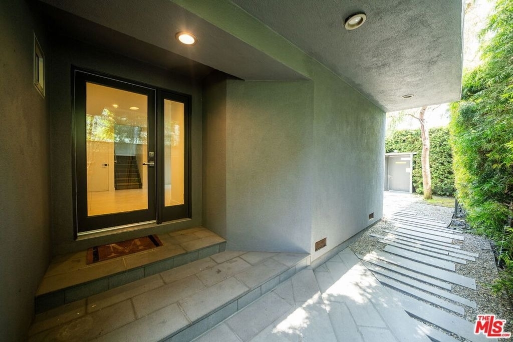 929 Dickson Street - Photo 4