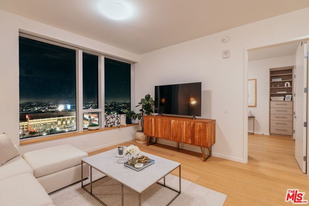 889 Francisco Street - Photo 16