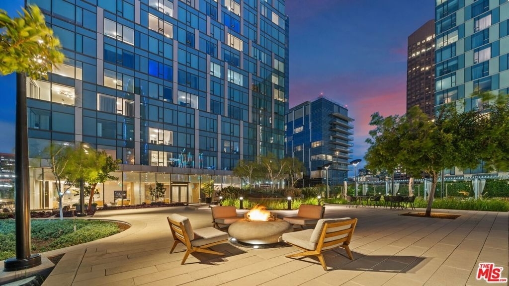 889 Francisco Street - Photo 32