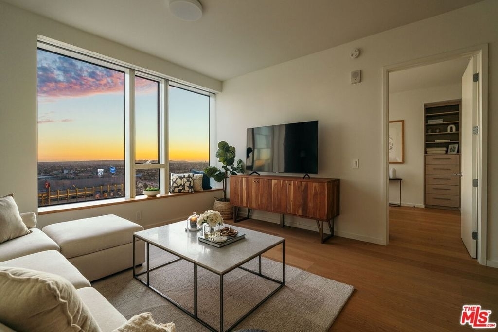 889 Francisco Street - Photo 0