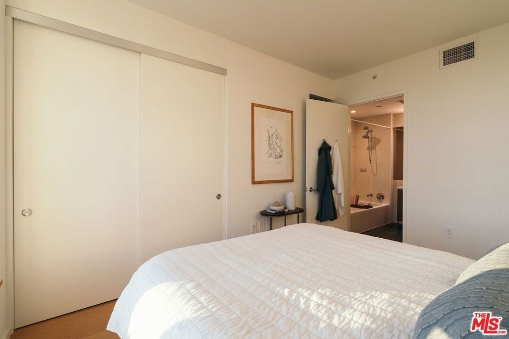 889 Francisco Street - Photo 11