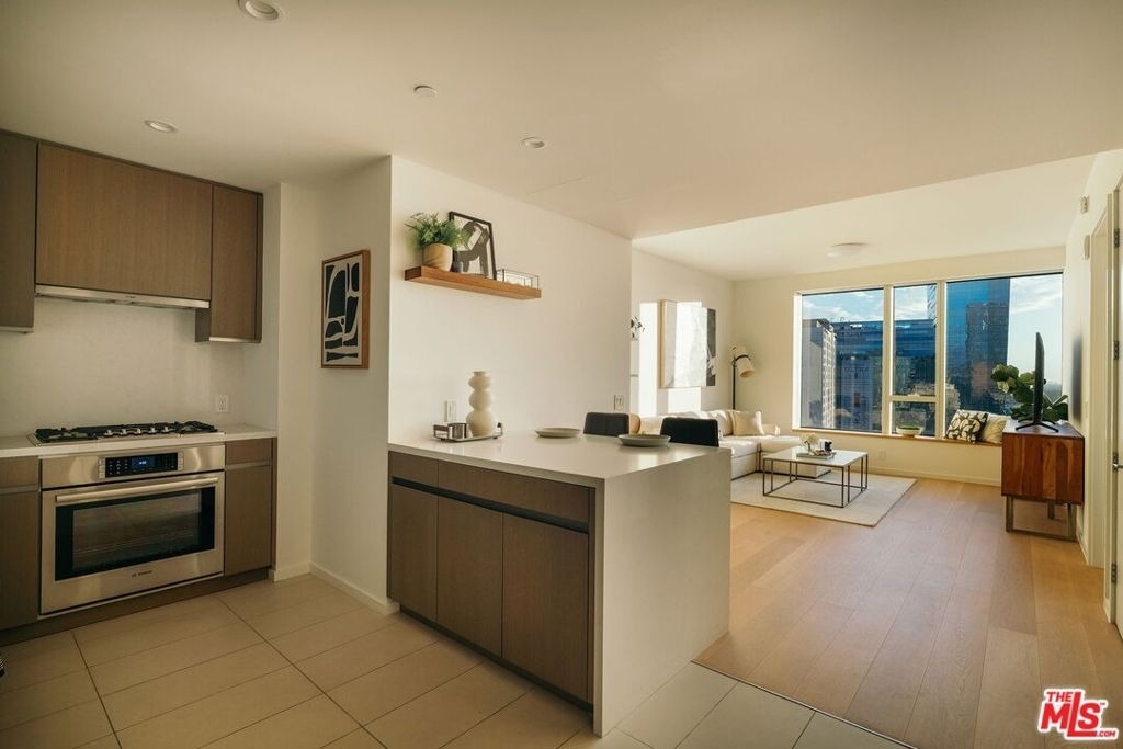 889 Francisco Street - Photo 5