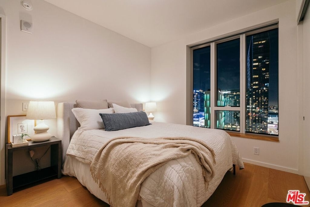 889 Francisco Street - Photo 18