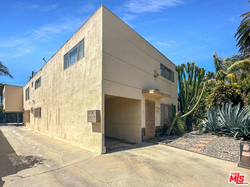 2841 S Sycamore Avenue - Photo 15