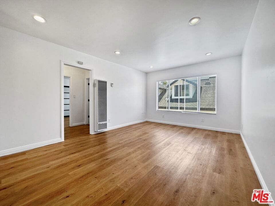 2841 S Sycamore Avenue - Photo 2