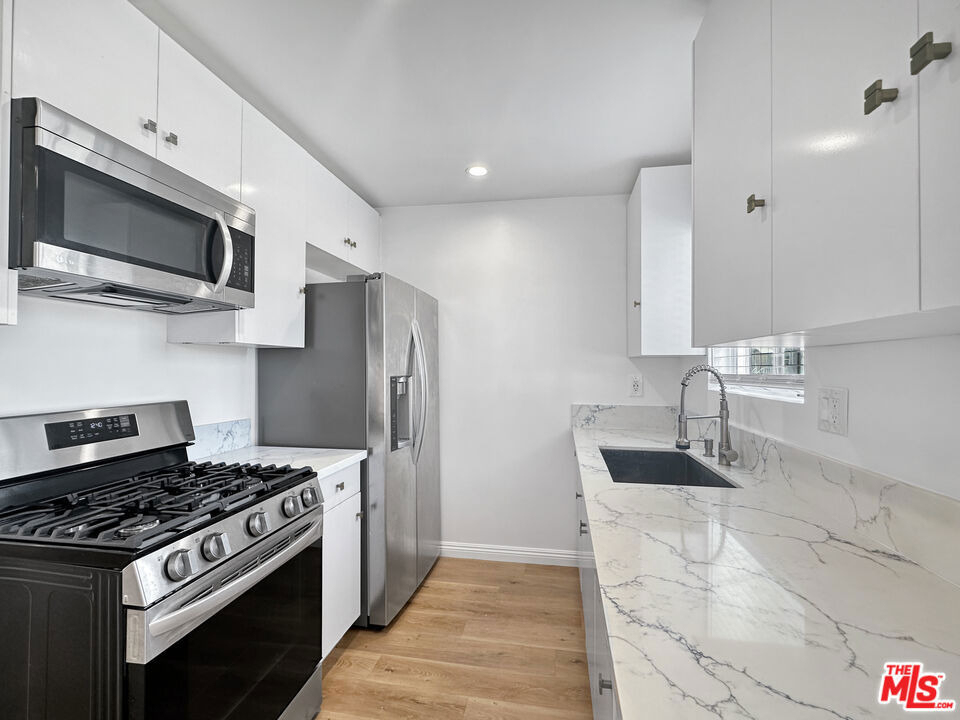 2841 S Sycamore Avenue - Photo 7