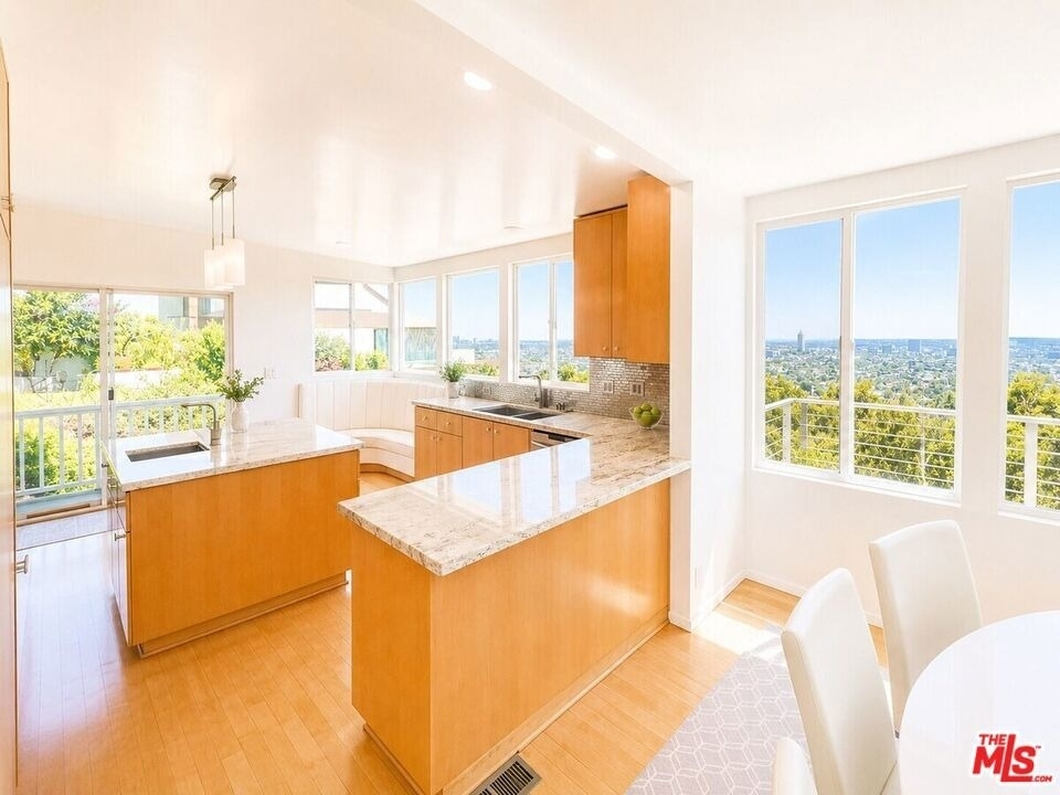 8376 Hollywood Boulevard - Photo 3