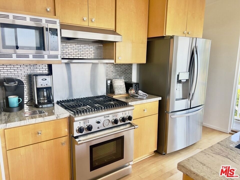 8376 Hollywood Boulevard - Photo 14