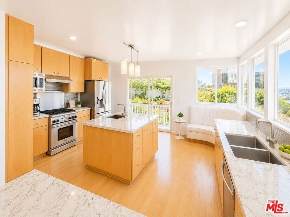 8376 Hollywood Boulevard - Photo 12