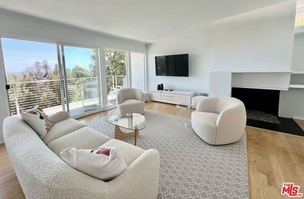 8376 Hollywood Boulevard - Photo 8