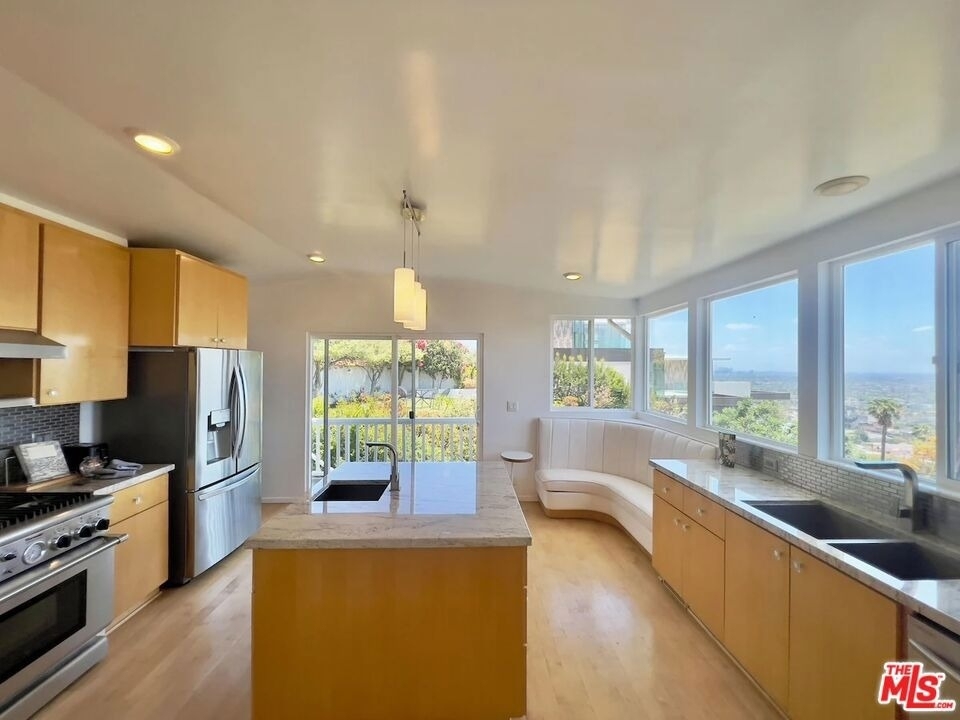 8376 Hollywood Boulevard - Photo 18