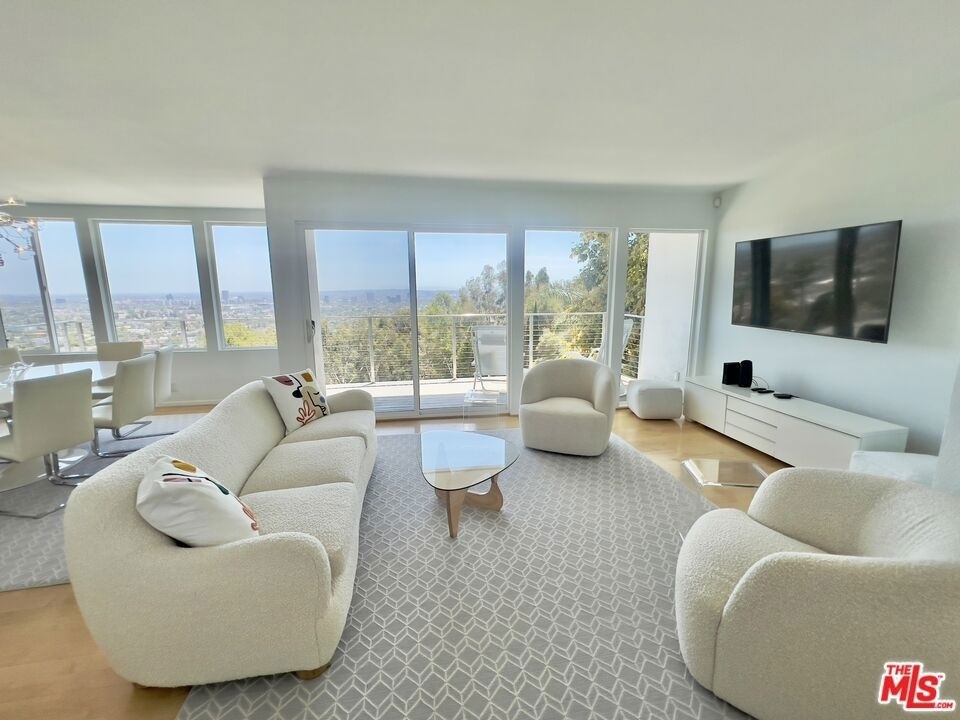 8376 Hollywood Boulevard - Photo 10